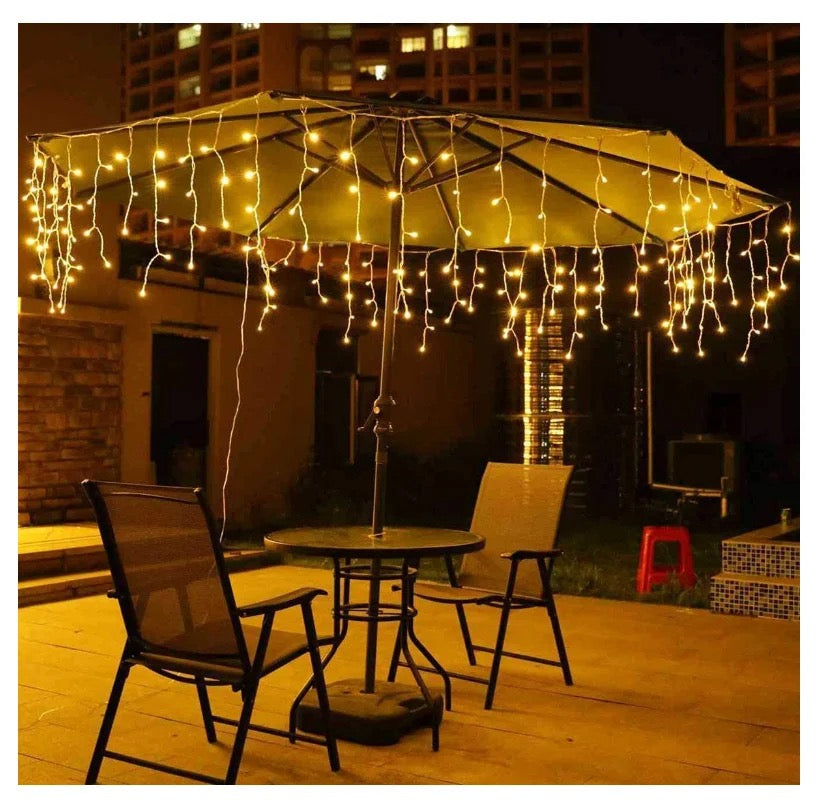 Instalatie LED cu franjuri, lungime 8/12 metri, de exterior, 240/300 leduri
