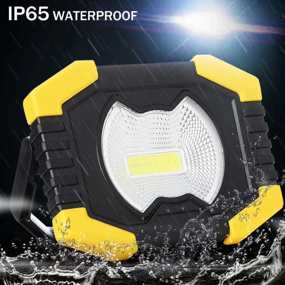 Lampa LED 50W portabila cu incarcare solara si functie Power Bank Waterproof IP 65
